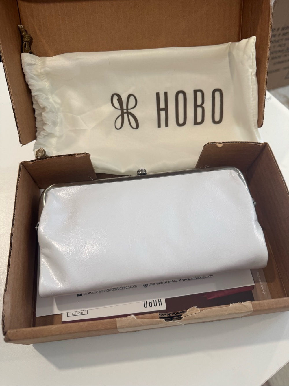 HOBO White Leather Lauren Kiss-Lock Clutch Wallet NEW - Picture 3 of 6
